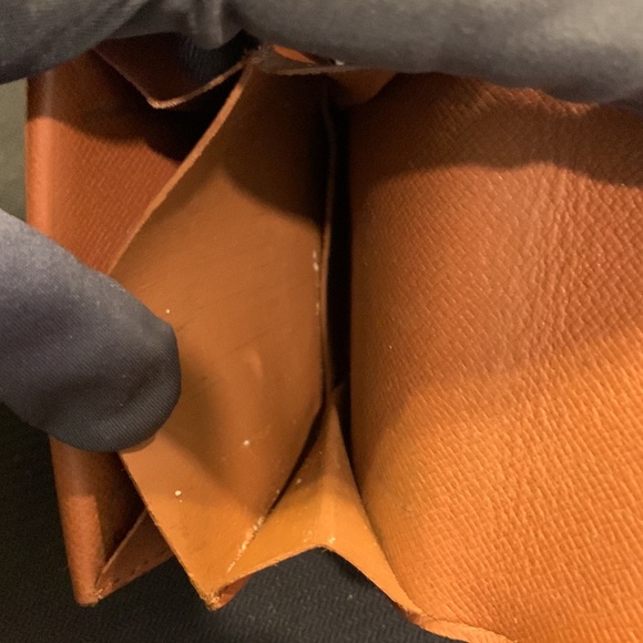 Louis Vuitton Coin Purse - Picture 14 of 16